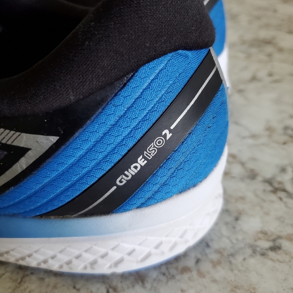 Saucony ISO Series Everun Formfit Sneakers - Picture 6 of 8